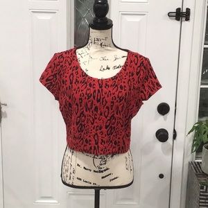 🆕 EXPRESS Animal Prints Cropped Top Boat Neck Short Sleeves Red & Black